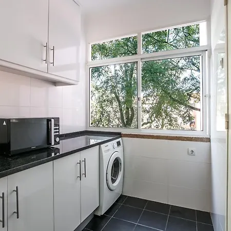 דירה Hip And Spacious Tm Flat In Areeiro ליסבון