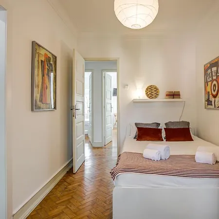 Hip And Spacious Tm Flat In Areeiro Lejlighed *