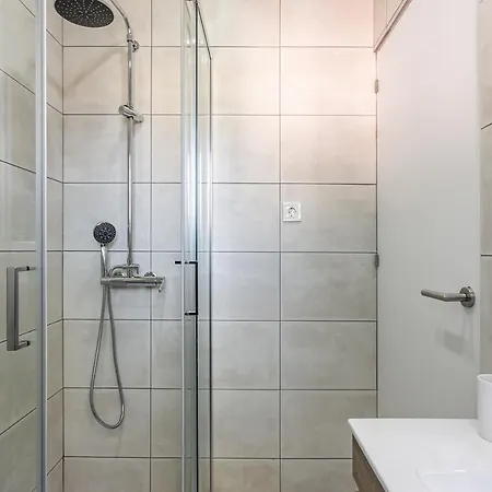 Hip And Spacious Tm Flat In Areeiro Lissabon