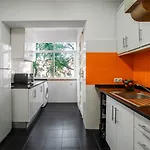 Hip And Spacious Tm Flat In Areeiro Lizbona