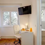 Hip And Spacious Tm Flat In Areeiro Apartament