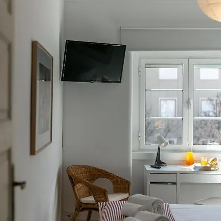 Hip And Spacious Tm Flat In Areeiro *