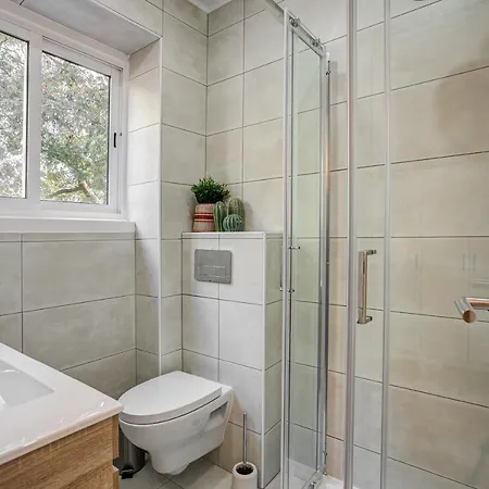 Hip And Spacious Tm Flat In Areeiro