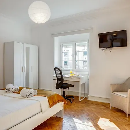 Hip And Spacious Tm Flat In Areeiro