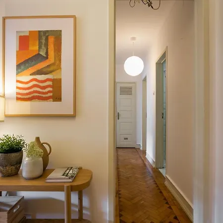 Hip And Spacious Tm Flat In Areeiro Apartmán *