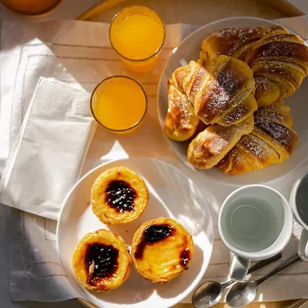 Hip And Spacious Tm Flat In Areeiro *