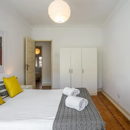 Hip And Spacious Tm Flat In Areeiro * Lisboa