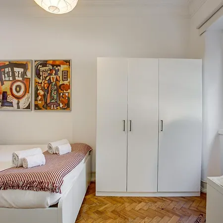 Hip And Spacious Tm Flat In Areeiro Apartamento