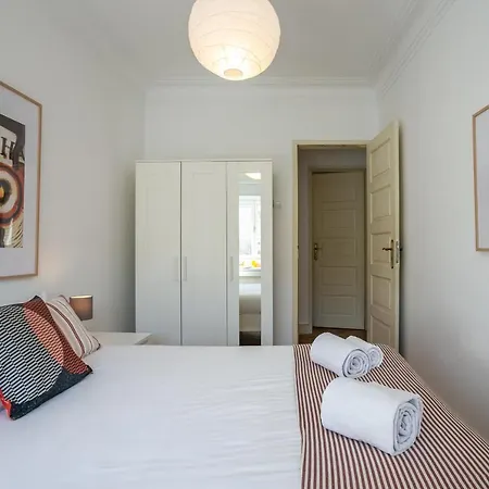 Hip And Spacious Tm Flat In Areeiro * Lisboa
