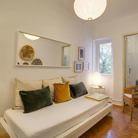 Hip And Spacious Tm Flat In Areeiro شقة *
